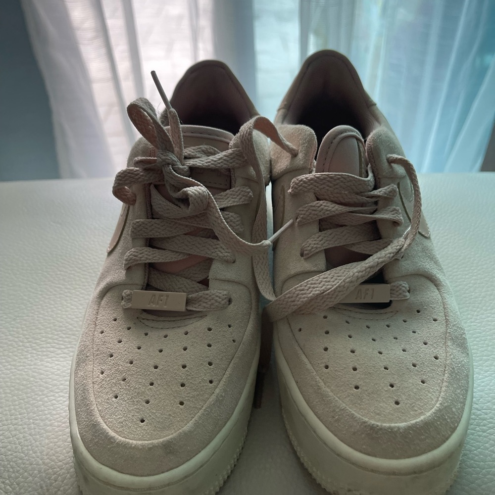 Colour nude pink, size 6
